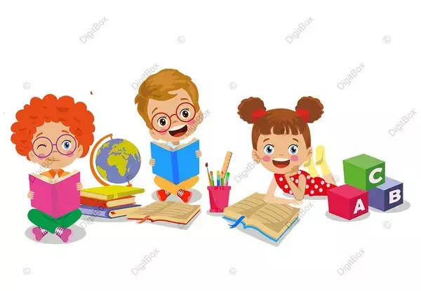 عکس پسر بچه در حال کتاب خواندن