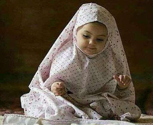 عکس پسر بچه در حال نماز