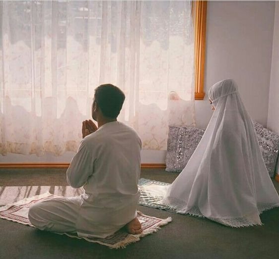عکس دختر و پسر در حال نماز
