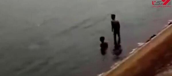 عکس دختر انیمه ای در حال غرق شدن