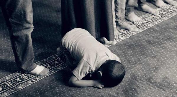 عکس نقاشی دختر در حال سجده