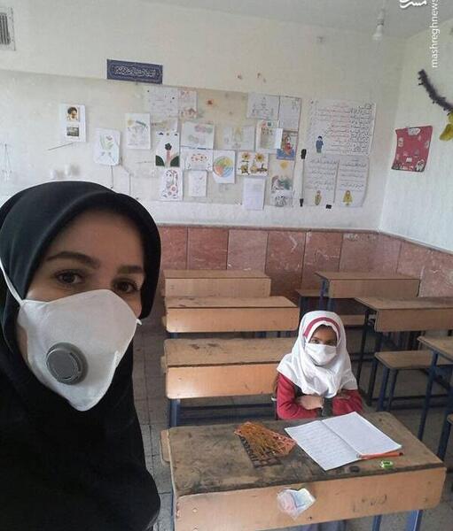 عکس دختر در حال رفتن به مدرسه
