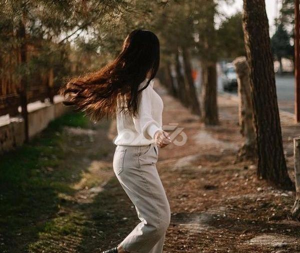 عکس پروفایل دختر در حال رفتن