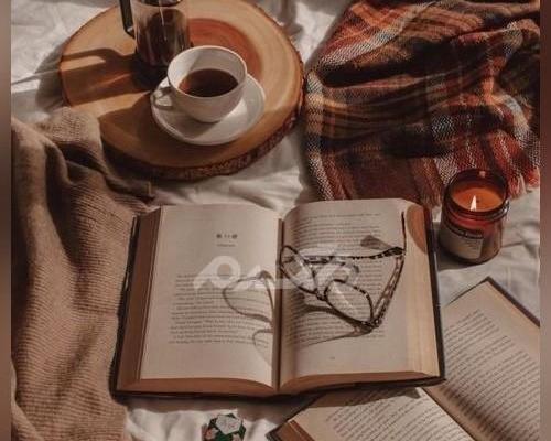 عکس پروفایل دختر درحال درس خواندن