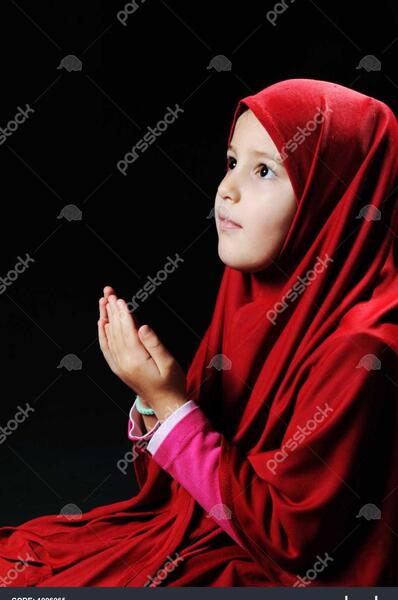 دانلود عکس دختر در حال نماز خواندن