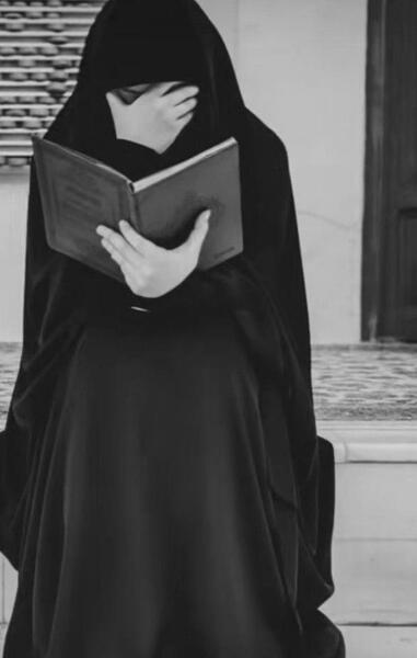 عکس دختر باحجاب در حال نماز خواندن