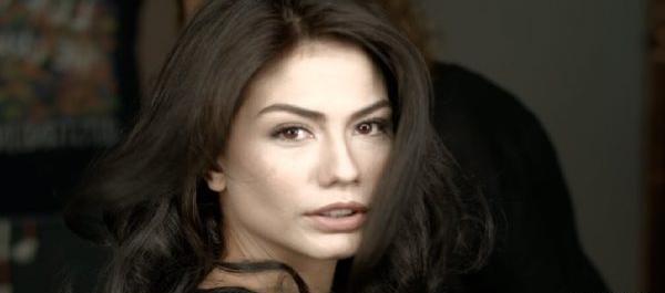 عکس صنم در فیلم عطر عشق