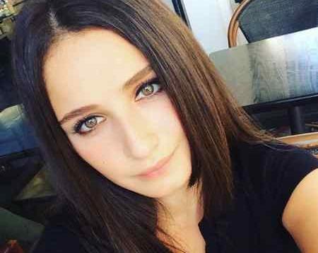 عکس سوگل در فیلم غنچه های زخمی