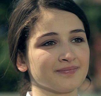 عکس دختران فیلم غنچه های زخمی
