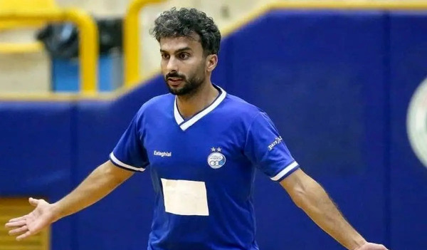 عکس لوگوی پرسپولیس روی پیراهن استقلال