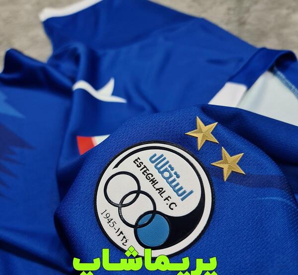 عکس لوگوی پرسپولیس روی پیراهن استقلال