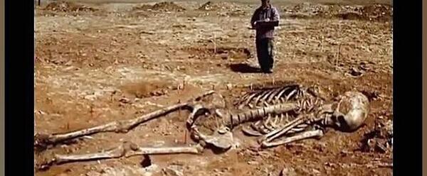 عکس اسکلت آدم فضایی