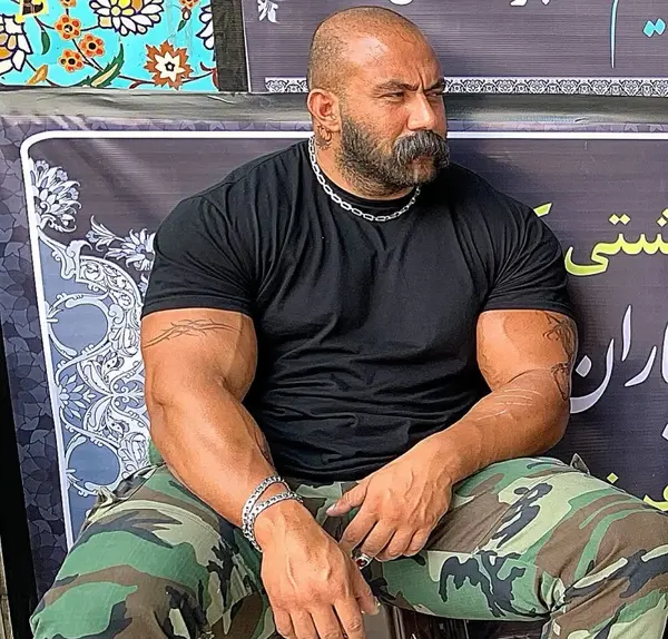 عکس غول در مختارنامه