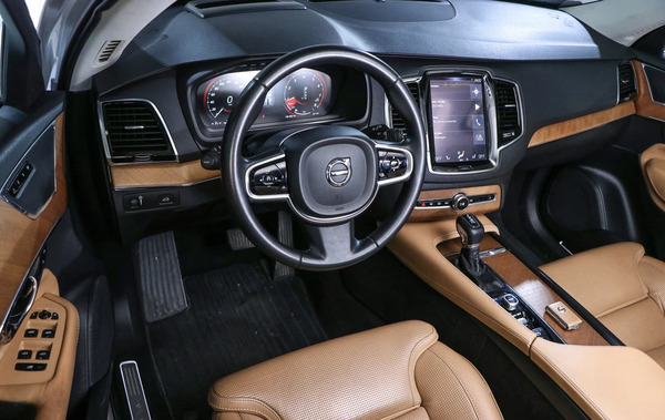 عکس داخل ماشین ولوو xc90