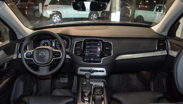عکس داخل ماشین ولوو xc90