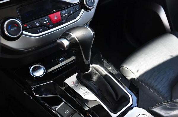 عکس داخل ماشین هایما s5