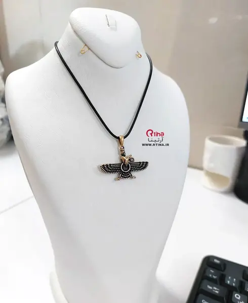 عکس گردنبند اهورامزدا