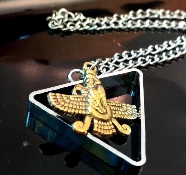عکس گردنبند اهورا مزدا