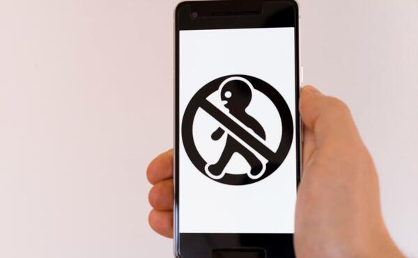 عکس ماندن روی لوگوی سامسونگ