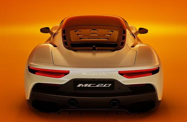 عکس مازراتی mc20