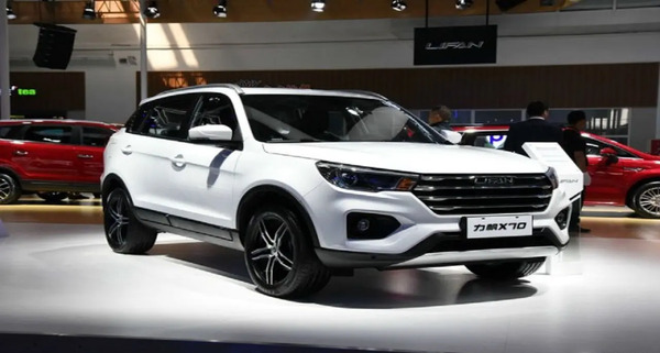 عکس داخل لیفان x70