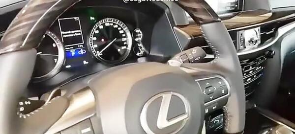 عکس داخل ماشین لکسوس lx570