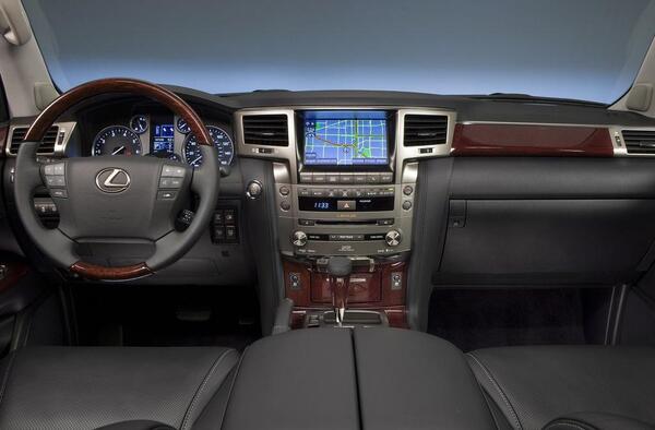 عکس داخل ماشین لکسوس lx570