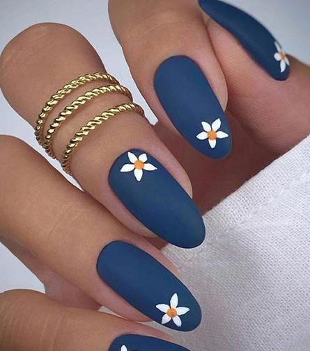 عکس لوگوی کاشت ناخن ساده