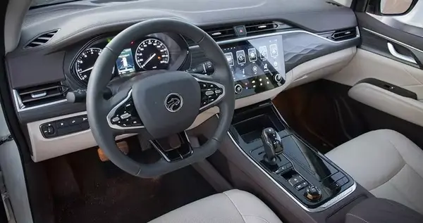 عکس لوگوی نیسان ترا