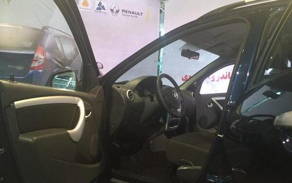 عکس داخل ماشین رنو ساندرو استپ وی