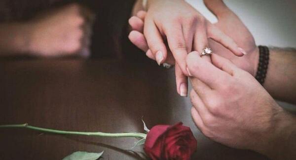 عکس عاشقانه دست عروس و داماد