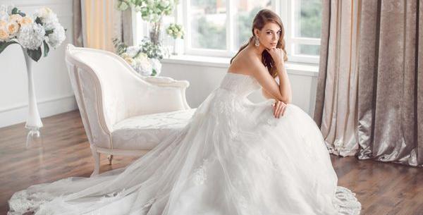 عکس عروس داماد نشسته