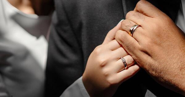 عکس دست عروس و داماد حلقه