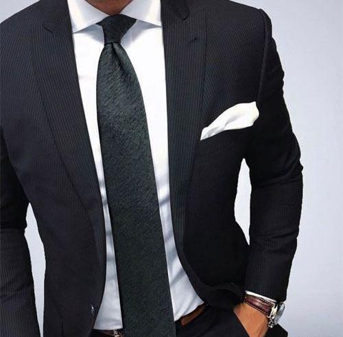 عکس داماد با کت و شلوار مشکی