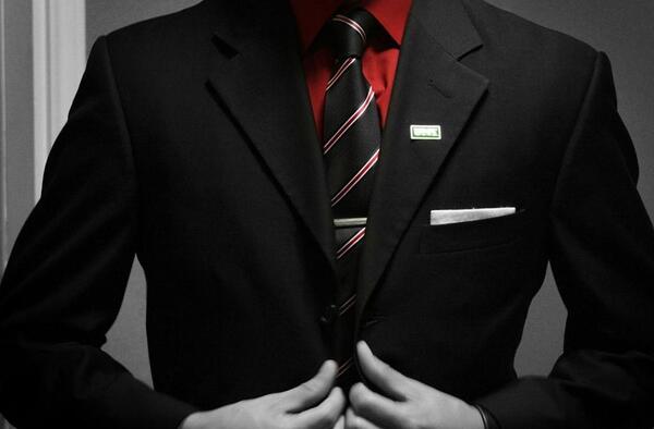عکس داماد با کت و شلوار مشکی