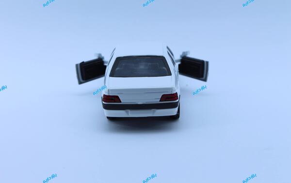 عکس پژو 405 شوتی نقره ای