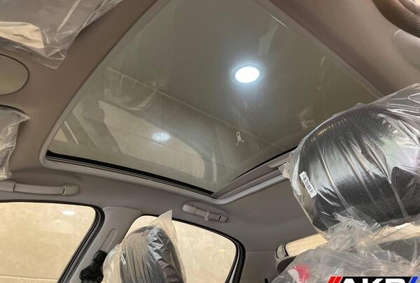 عکس پژو ۲۰۷ دستی سقف شیشه ای ارتقا یافته