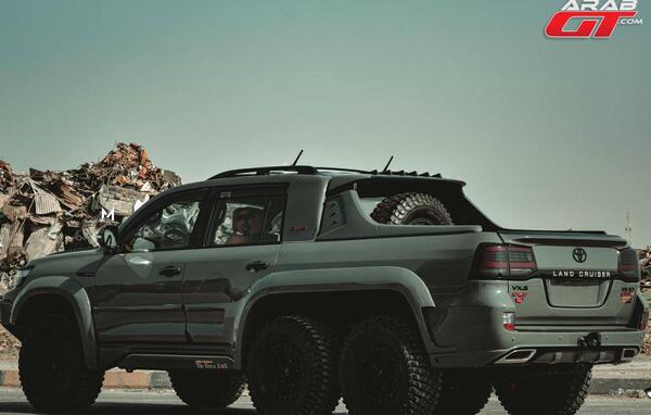 عکس ماشین تویوتا ۶ چرخ
