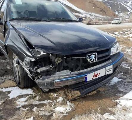 عکس پژو پارس مشکی تصادفی