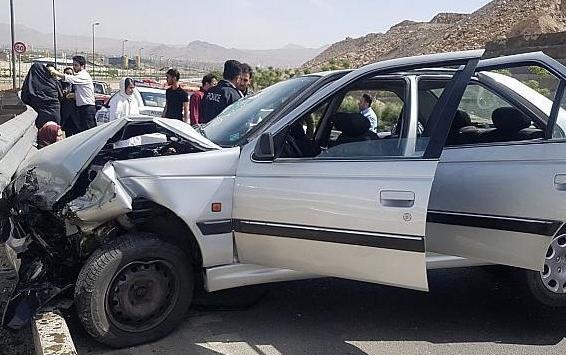 عکس پژو پارس مشکی تصادفی