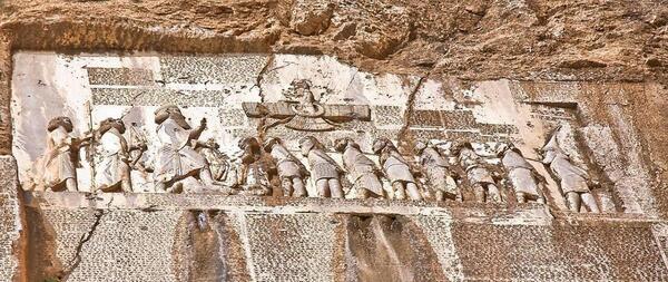 عکس بیستون و طاق بستان