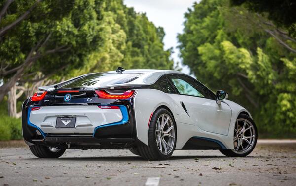 عکس بی ام و i8 قیمت