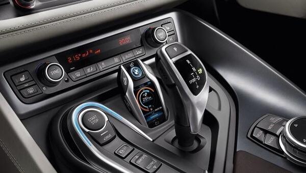 عکس ماشین بی ام و i8