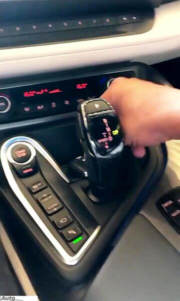 عکس داخل بی ام و i8