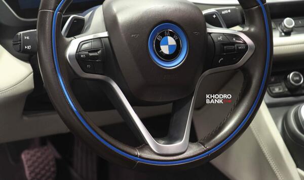 عکس داخل بی ام و i8