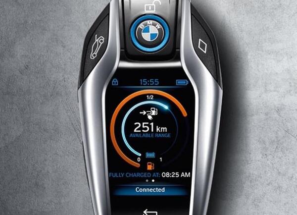 عکس داخل بی ام و i8