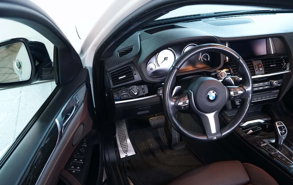 عکس داخل بی ام و x4