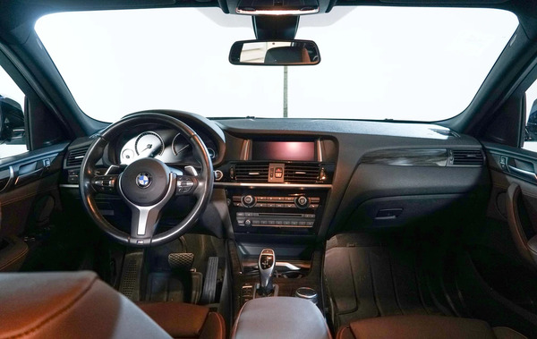 عکس داخل بی ام و x4