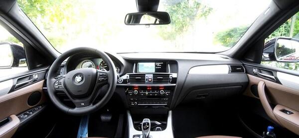 عکس داخل بی ام و x4