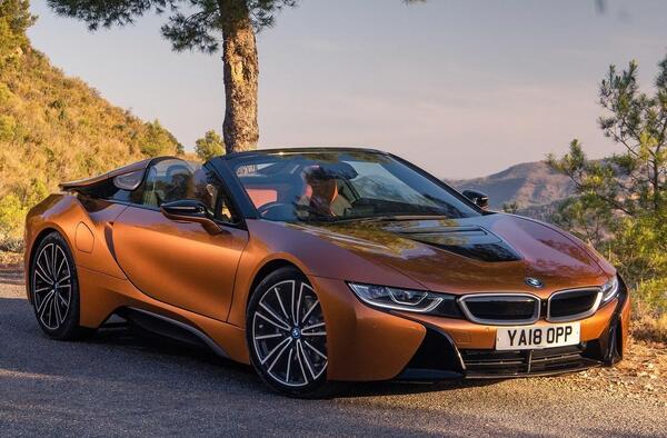 عکس و قیمت ماشین بی ام و i8